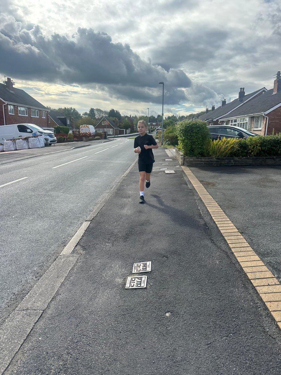 HandysideJ's tweet image. 🌟 Tomorrow Faye runs her final mile of her 31-day challenge! She’s shown amazing grit, determination &amp;amp; a big smile every step of the way 💪

If you’d like to support her &amp;amp; donate, here’s the link justgiving.com/page/faye-hand…

So proud of you Faye ❤️ #RunningForACause