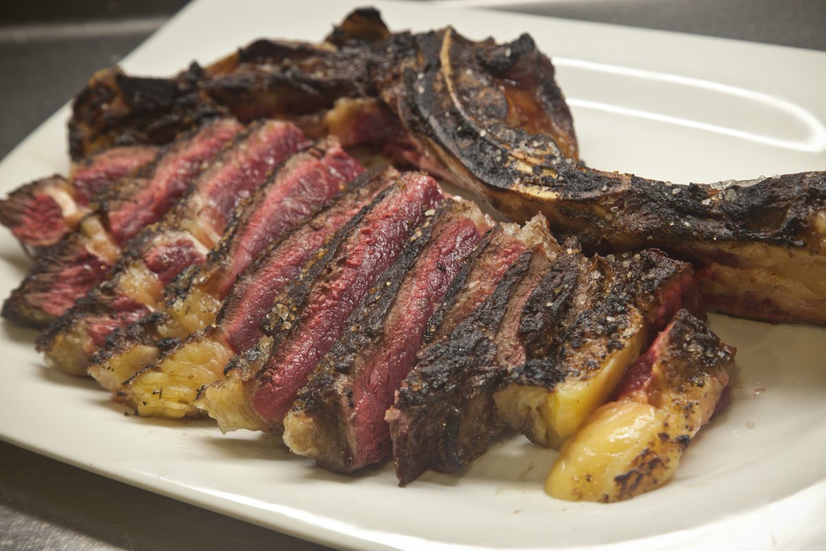 PARRTYSBAR's tweet image. ¡CUMPLEAÑOS FELIZ DOÑA DADAN!

@ISaveMeNotYou

here's to many, many more years! With all the help the boys did with the cake I had time to make you some grilled ox ribs !!