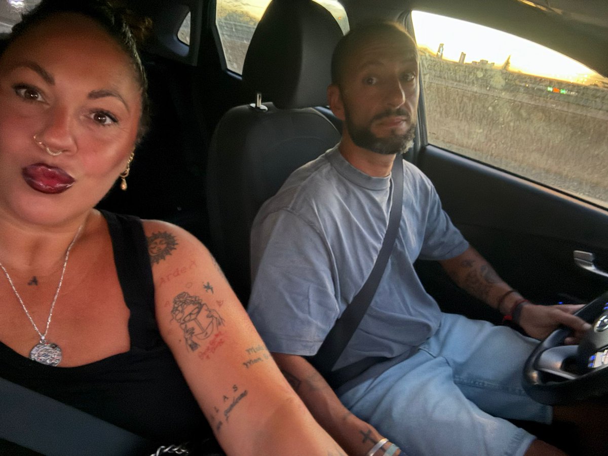 jorge33polaco's tweet image. Cualquier instante contigo es perfecto, porque no es el tiempo ni el lugar, eres tú. Te camelo, te quiero @ReyesCampanario
#Mooor #Nipa #Morena 💜