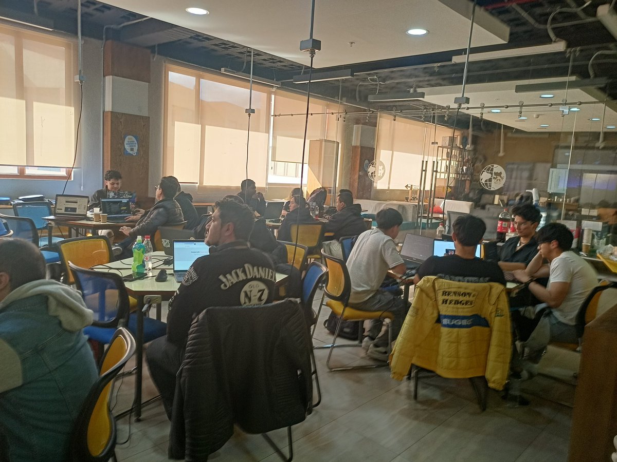 ETH_ECU's tweet image. Aleph Hackaton en Cuenca
Coding!!💻

#AlephHackathon #Ecuador #Cuenca