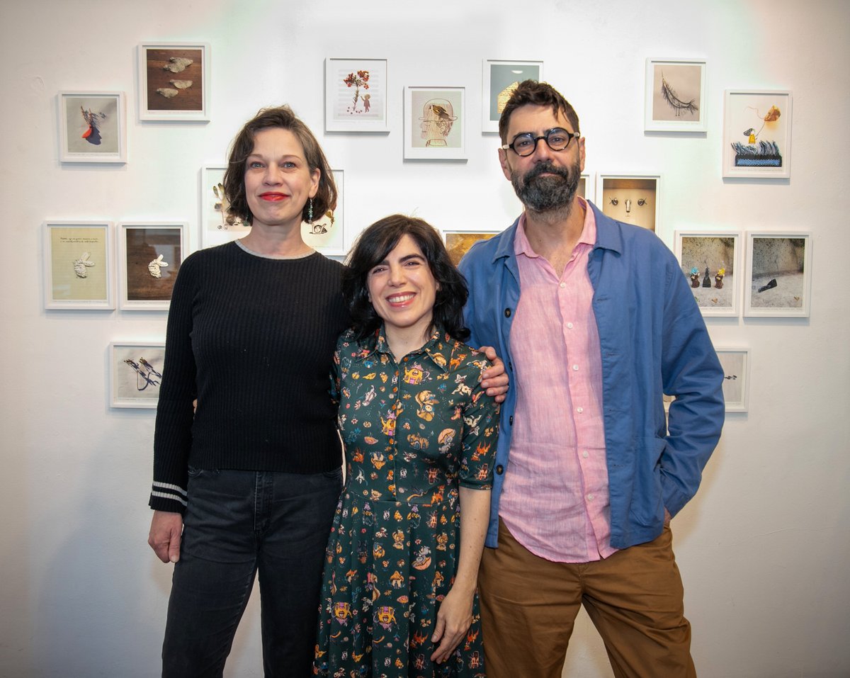 Muchas gracias a todos que vinieron a la inauguración de "Ensamble armónico" de Isol en la galería anoche. Tuvimos la hermosa sorpresa de poder disfrutar la música de Tata Cedrón, Alejo de los Reyes, Isol y Zypce entros otros que se animaron cantar!

Fotos por <a href="/MarianoSanjiao/">mariano sanjiao</a>