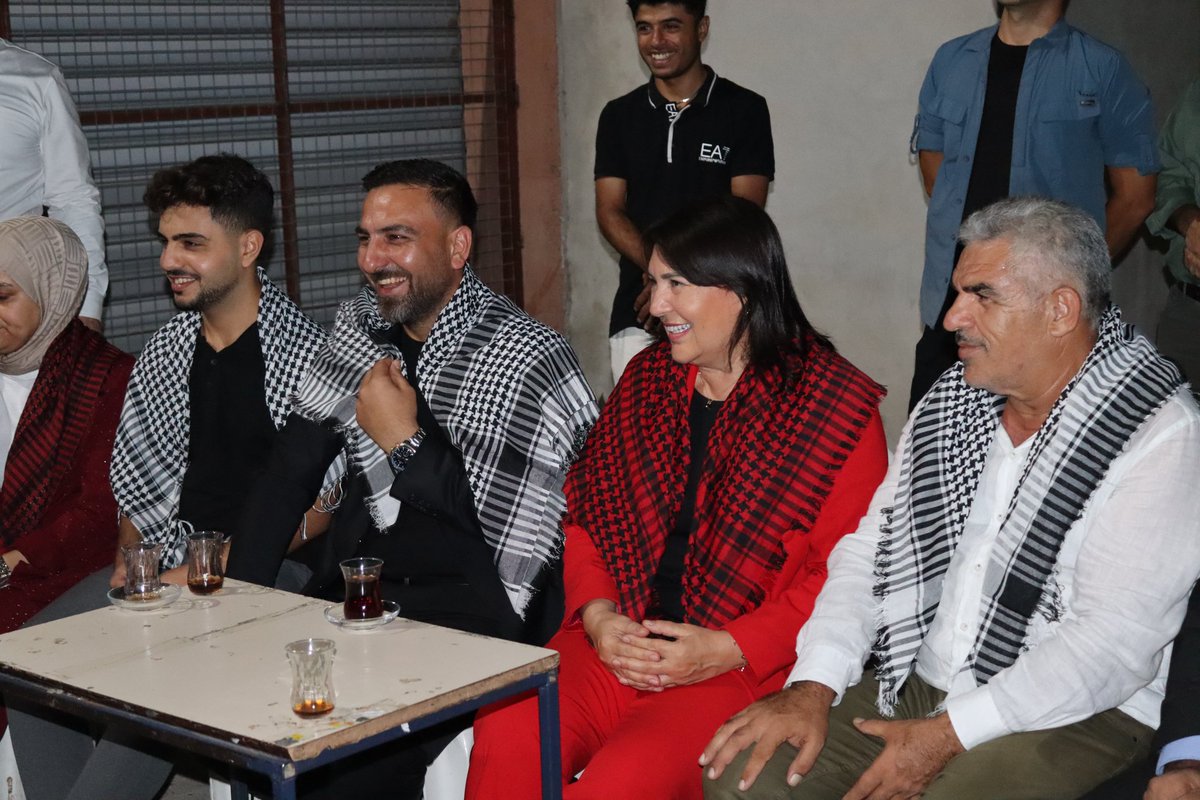 ibrahimgokcedg's tweet photo. 📍Ova Mahallesi

Milletvekilimiz Sayın Sunay Karamık ile Ova Mahallesi’ndeki hemşehrilerimizle bir araya gelerek gönül köprüleri kurduk. 🤝

Birlik ve beraberliğimizin simgesi olan bu buluşmada, samimiyet ve içtenlik dolu sohbetlerle kardeşliğimizin ne kadar güçlü olduğunu bir kez daha hissettik. 🇹🇷

#OvaMahallesi #BirlikVeBeraberlik #AKParti #Kardeşlik

@omerrcelik @abuyukgumus @yahyacelik_
@ozmehmetemin @Tamer_Dagli @KaramikSunay  @abdullahdogru01 @farukaytek