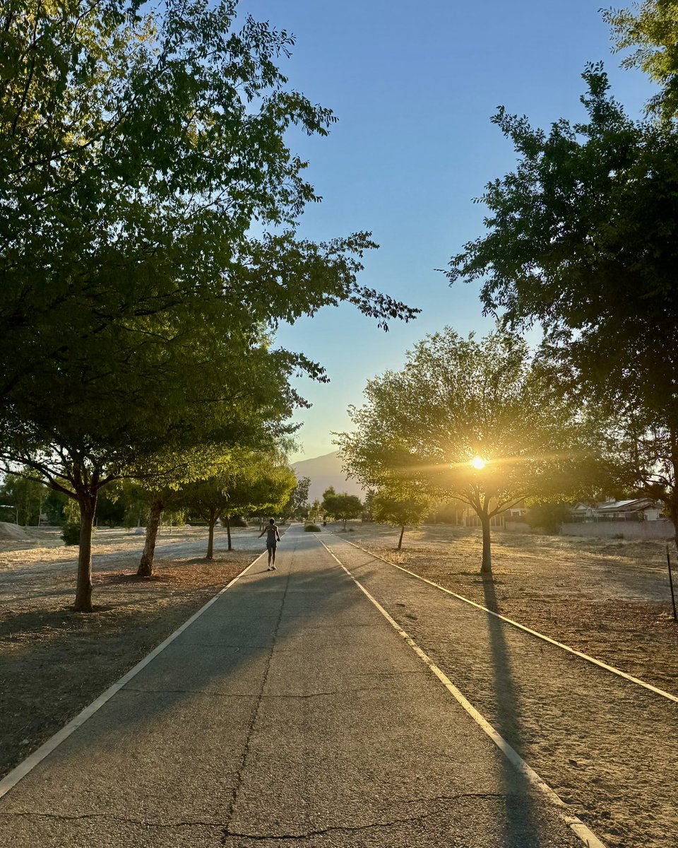 runningmyremedy's tweet photo. This morning was one of those runs where everything just lined up. Ten miles through Redland with these amazing runners.  The miles flew by with great company and good energy. https://t.co/27vv1ihJGH