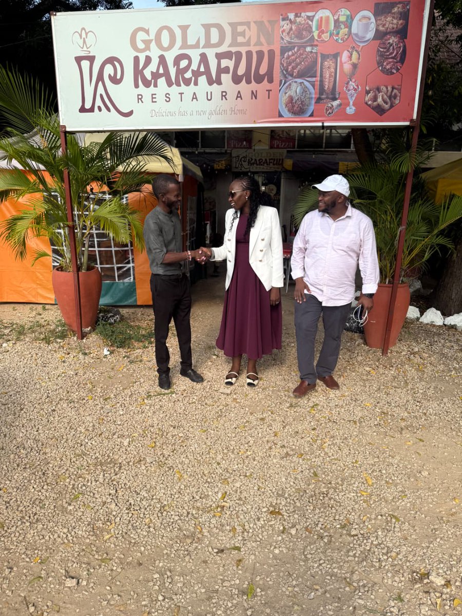 bahatikimo's tweet photo. When the president LSK visited Golden Karafuu ....Asante sana come again @FaithOdhiambo8  @lsk https://t.co/QyW4CYdchR