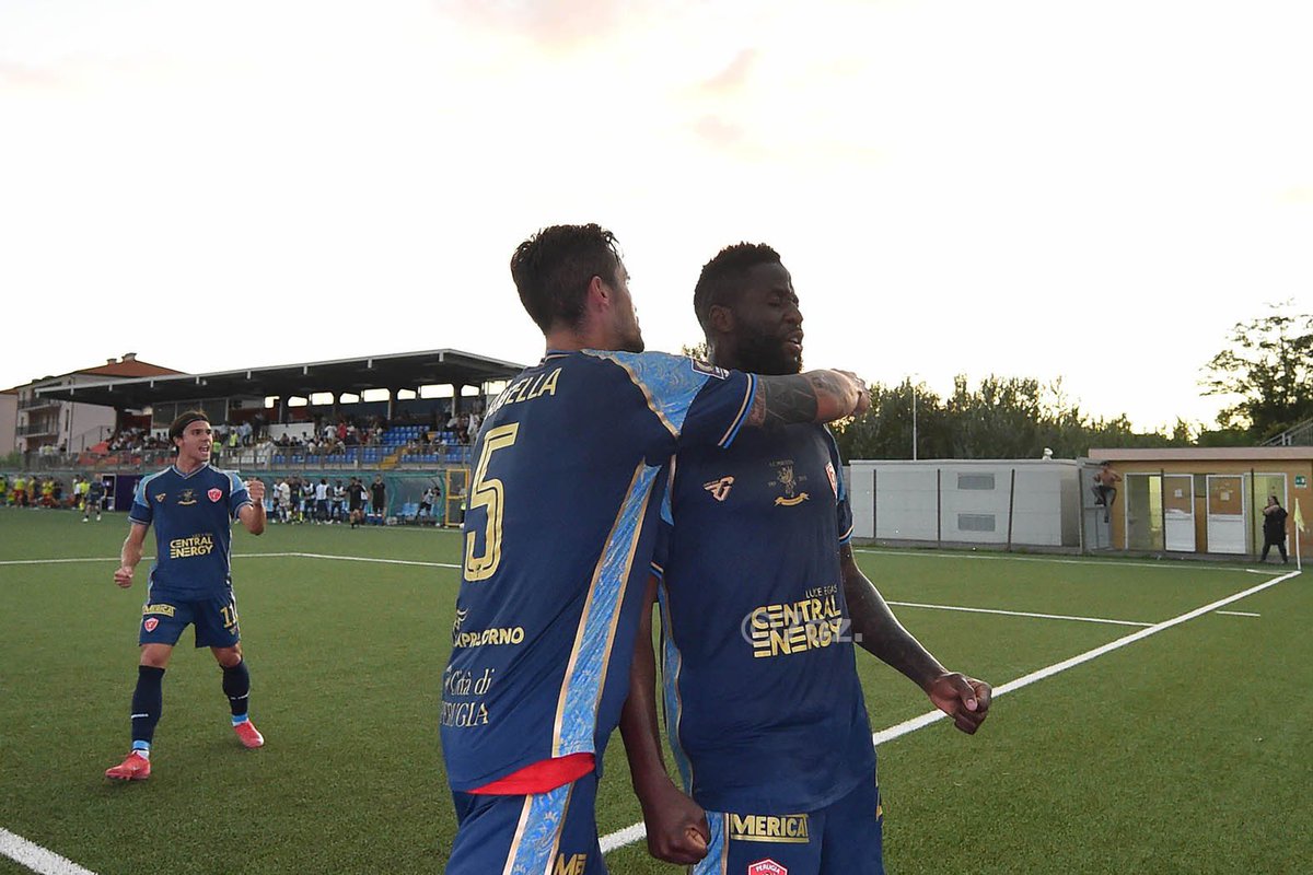 ACPerugiaCalcio's tweet photo. 🎙️| SALA STAMPA 

#BraPerugia, post gara con il protagonista di giornata, Roberto #Ogunseye che ha siglato il rigore del pareggio al 100esimo minuto 

https://t.co/AWk71jxvRX

#vamosgrifo #BRAPER @seriecofficial https://t.co/XpwzfyT9F0