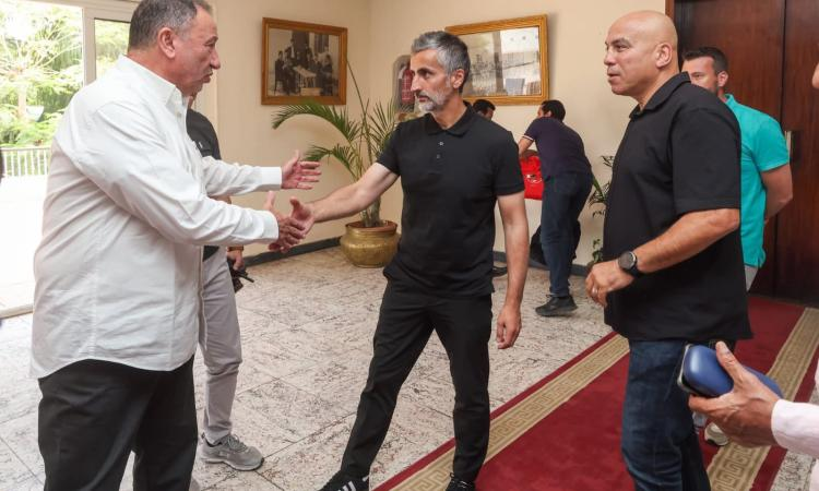 AmrFahmy2007's tweet photo. 🚨 عاجل | أمير هشام عبر بلس 90 
@AmirHesham 
اجتماع طارئ داخل الأهلي برئاسة محمود الخطيب وبحضور لجنة التخطيط والمدير الرياضي محمد يوسف لحسم مصير المدرب خوسيه ريبيرو.
🔴 بنسبة 90% رحيل ريبيرو عن تدريب الأهلي بشكل رسمي.
🔴 المفاجأة: أول 3 شهور في عقد ريبيرو بدون شرط جزائي، ما يعني أن إقالته لن تُكلف النادي أي مبالغ مالية إذا تم إنهاء التعاقد الآن.
