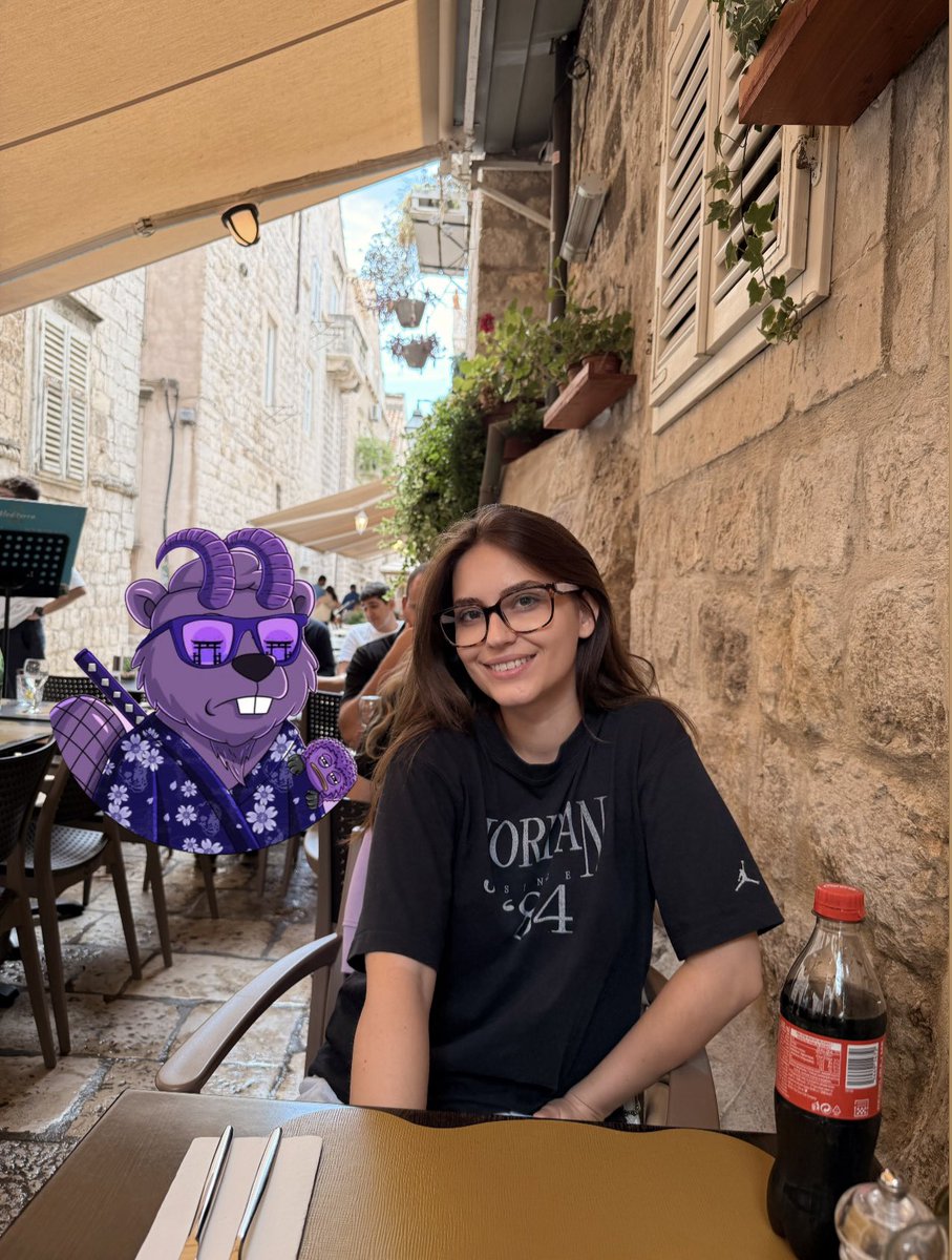 Gmonad 

my photo with Bober 🤭🤫

and also this is just my week of vacation in Croatia🩷

Have a nice weekend nads 🩷🩷
