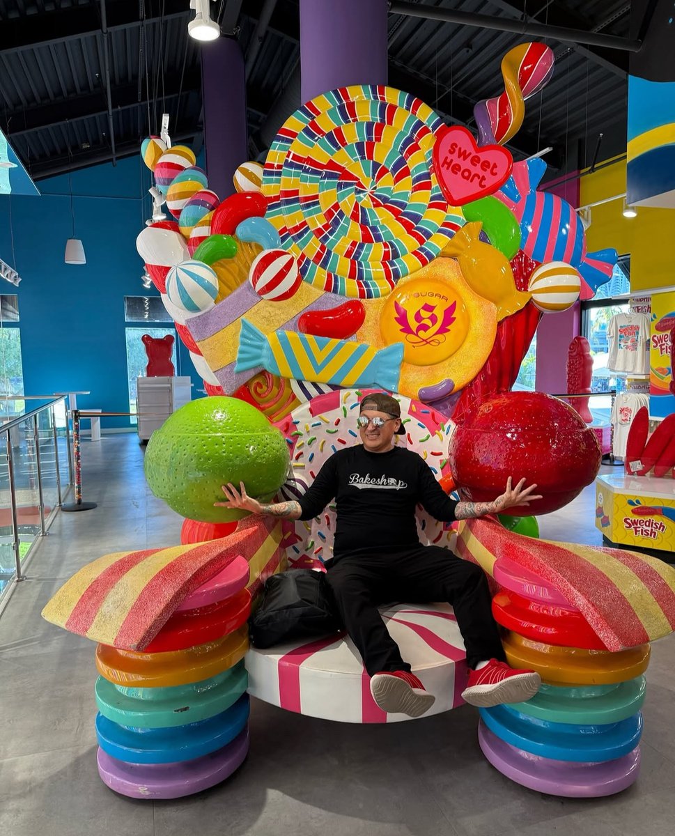 IT’SUGAR isn’t just a candy store, it’s your new favorite photo shoot location. 📸🍭
From giant jelly bean statues to neon walls, every corner is Instagram worthy. Find the IT’SUGAR near you and strike a pose 👉 store locator in bio.