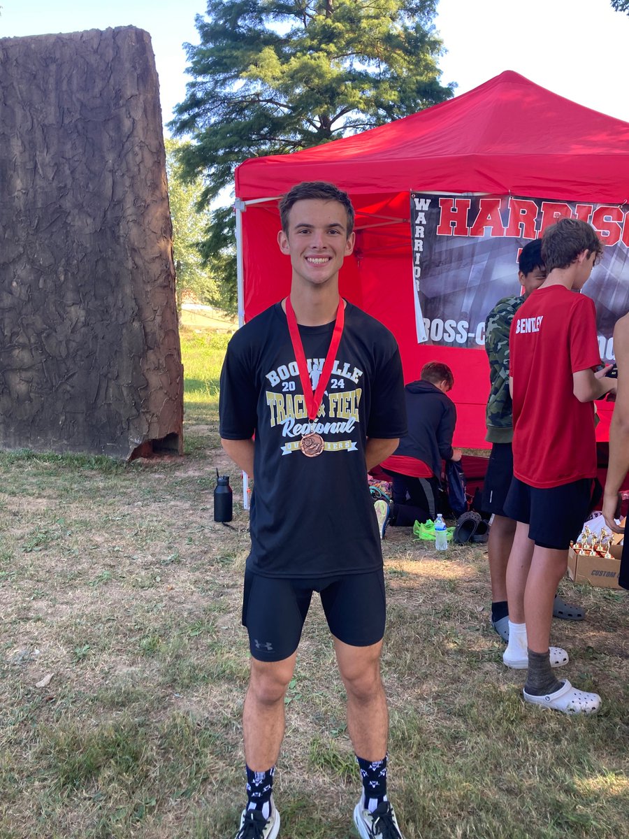 T_Selby91's tweet photo. Great job today by the @BHSAthletics cross country team. They finished 9th place in the 30 team field at the Dennis Bays Invitational. Grant Montgomery finished 10th overall in a time of 16:53. Go Pioneers! https://t.co/n3dgI0ClRr