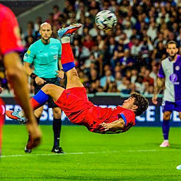 hfworld_'s tweet photo. 🇵🇹 Joao Neves with arguably the best hat-trick you'll ever see in football.

First goal: Bicycle kick. 🚲
Second goal: Bicycle kick. 🚲
Third goal: An absolute rocket. 🚀

What a talent https://t.co/qJteDkU1ej
