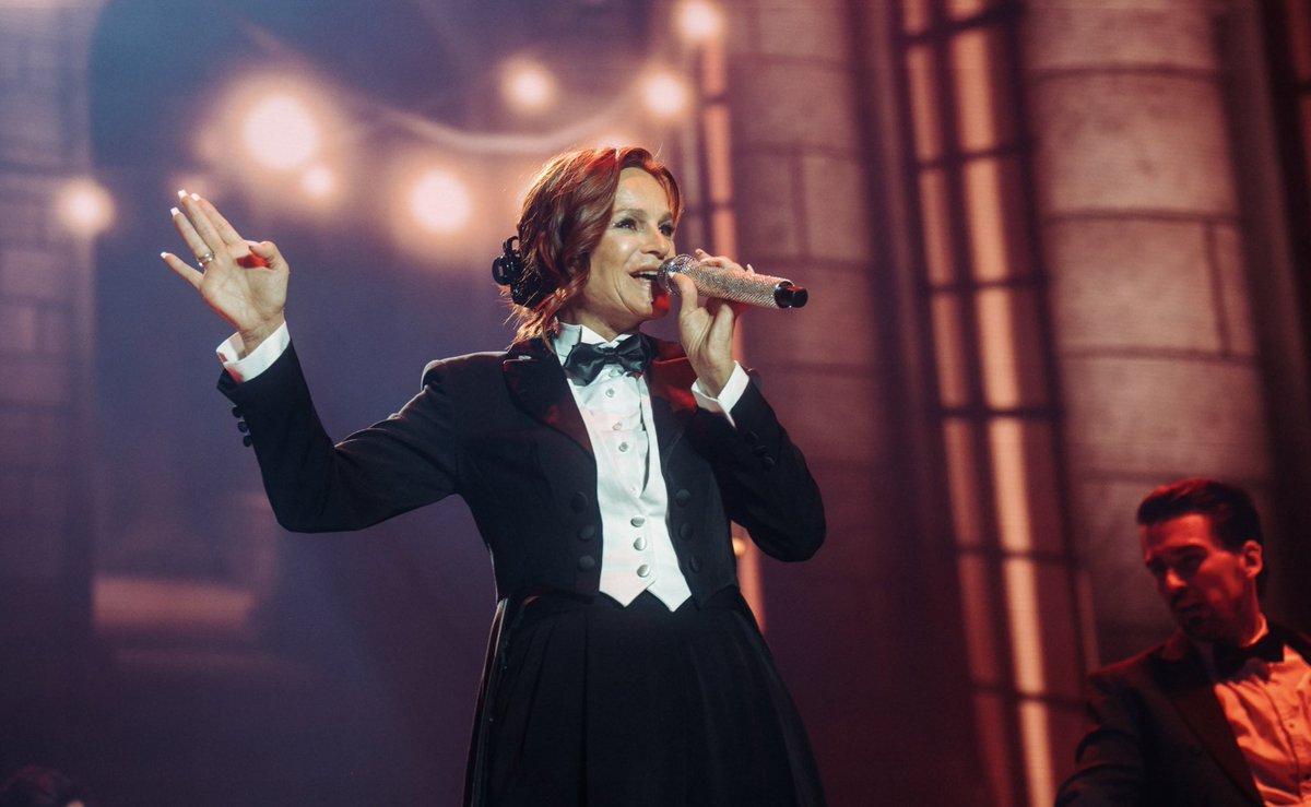 Pfullendorf, ihr habt gesungen, getanzt und gefeiert 🥳☀️- Danke für dieses emotionale Open Air-Finale! 💖👏🏻

Seid behütet,
Eure Andrea 😘

#AndreaBerg #SommerOpenAir #Finale #Danke #Pfullendorf