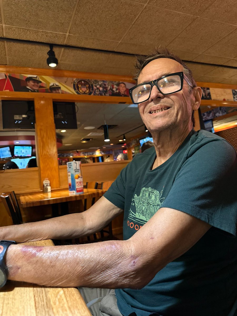 LeninHotelier's tweet photo. Con profundo dolor papá te despido siempre estarás en mi pensamientos te tocaba hacer más cosas pero bueno, no se pudo te amo papá !! https://t.co/w1wRKN1r1z
