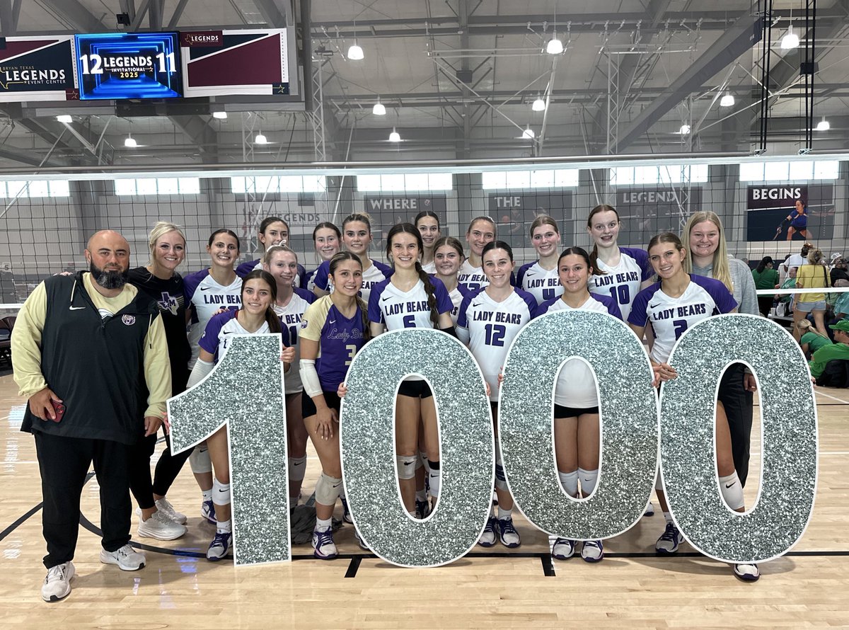 Congratulations to Ava Collins for reaching her career milestone of 1000 digs!! #WD&gt;WS