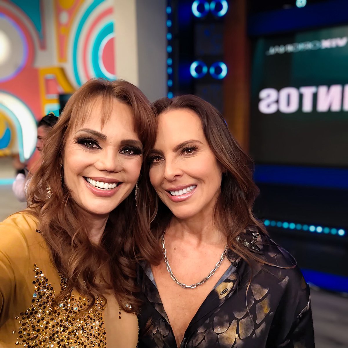 la_campu's tweet photo. Que gusto coincidir el día de ayer mi hermosa @katedelcastillo mucho éxito en tu proyecto #instintos me enorgullece ver mexicanas triunfando en todas las áreas que nos es posible. 💋❤️
#carmencampuzano #latopmodeldemexico #topmodel #moda #katedelcastillo #pelicula #MEXICANAS https://t.co/So98rQ1XWa