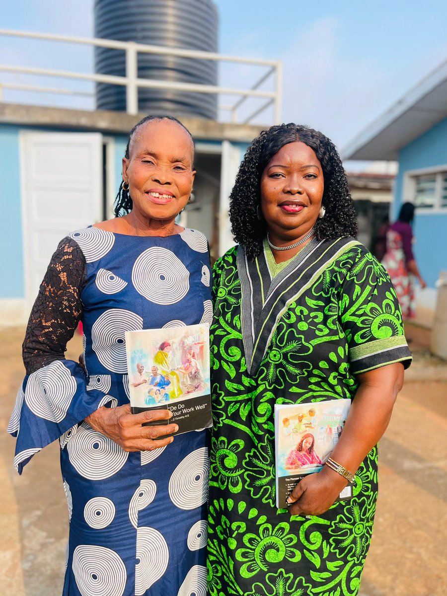 AnnabellaOgbei1's tweet photo. My mum is so pretty guys😍🥰
2025 PSS class 2
#jw https://t.co/FLFhIPMUkt