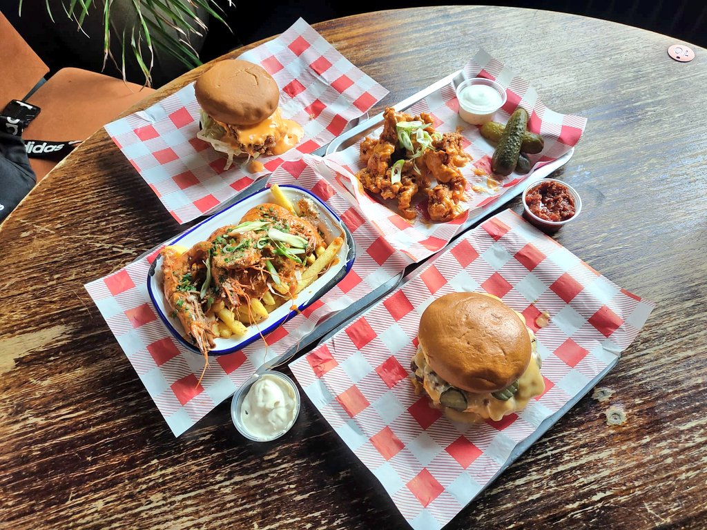 NEWS! The Brighton gf experience has just got better! Check out boysterous burgers at the Fountainhead pub. Everything you see in the pictures is gf, this is taking everything to a whole new level. The crispiness of the chicken is spot on and all their batter is gluten free.
😋🤩