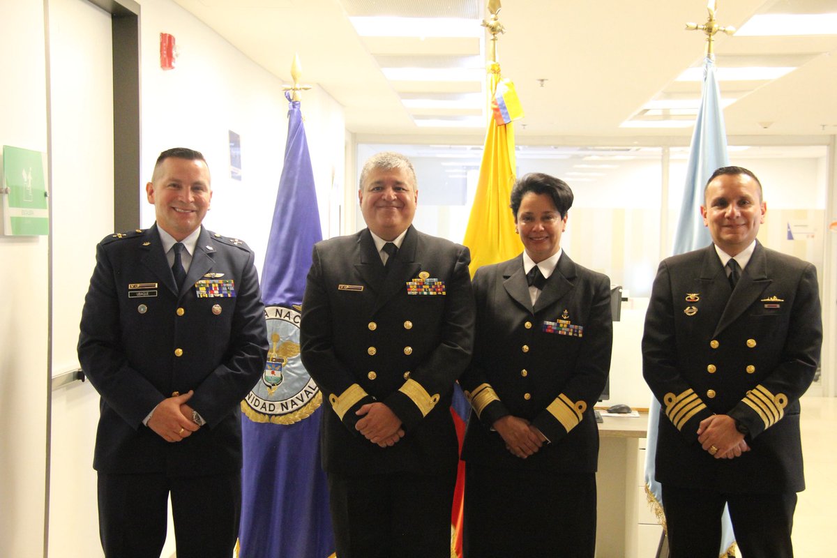 ✨ En imagenes| En el marco del 7° aniversario del Dispensario Médico Conjunto Armada–FAC, se llevó a cabo una ceremonia en la que se exaltó el compromiso y la vocación de servicio del personal de salud que día a día vela por el bienestar de nuestra Fuerza Pública y sus familias.