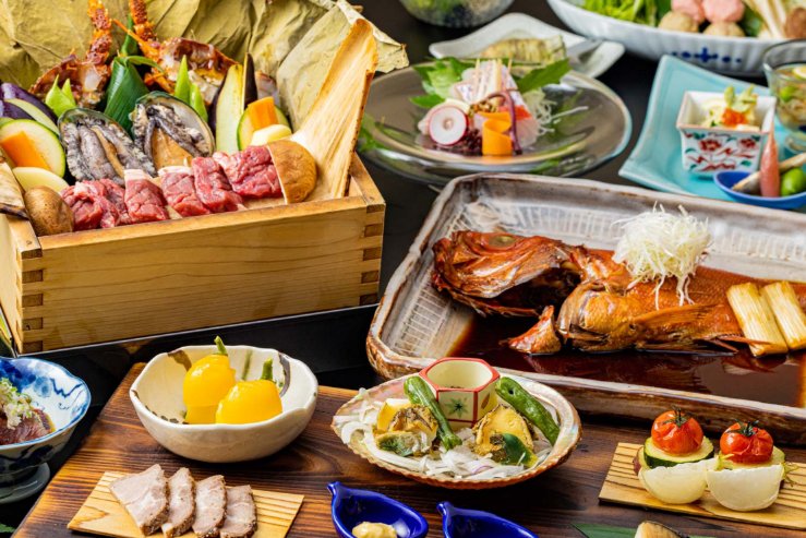 伊豆にある、『一人旅の味方のお宿』がここ。

全６タイプの落ち着きある客室、１００％天然温泉、露天風呂の貸し切り無料。「地産地消」にこだわったお料理を個室で堪能できて、おひとり様をたっぷり楽しめる配慮がありがたい…