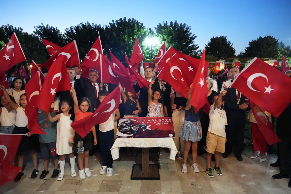 30 Ağustos Zafer Bayramı Muğla’da Coşkuyla Kutlandı.🇹🇷
30 Ağustos Zafer Bayramı kabul töreni Muğla Valimiz Sayın Dr. İdris Akbıyık ve eşi Sevim Akbıyık Hanımefendi’nin ev sahipliğinde düzenlendi..
30 Ağustos’un gururu ve coşkusunun yaşandığı kabul törenine katılım sağladık..