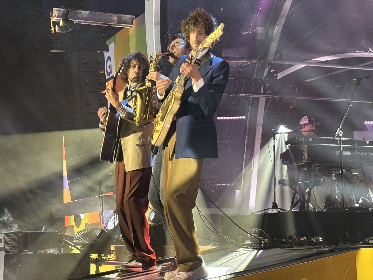 #tangerine en #waylon  voor paleis het loo prachtig plaatje <a href="/gem_apeldoorn/">Gemeente Apeldoorn</a>