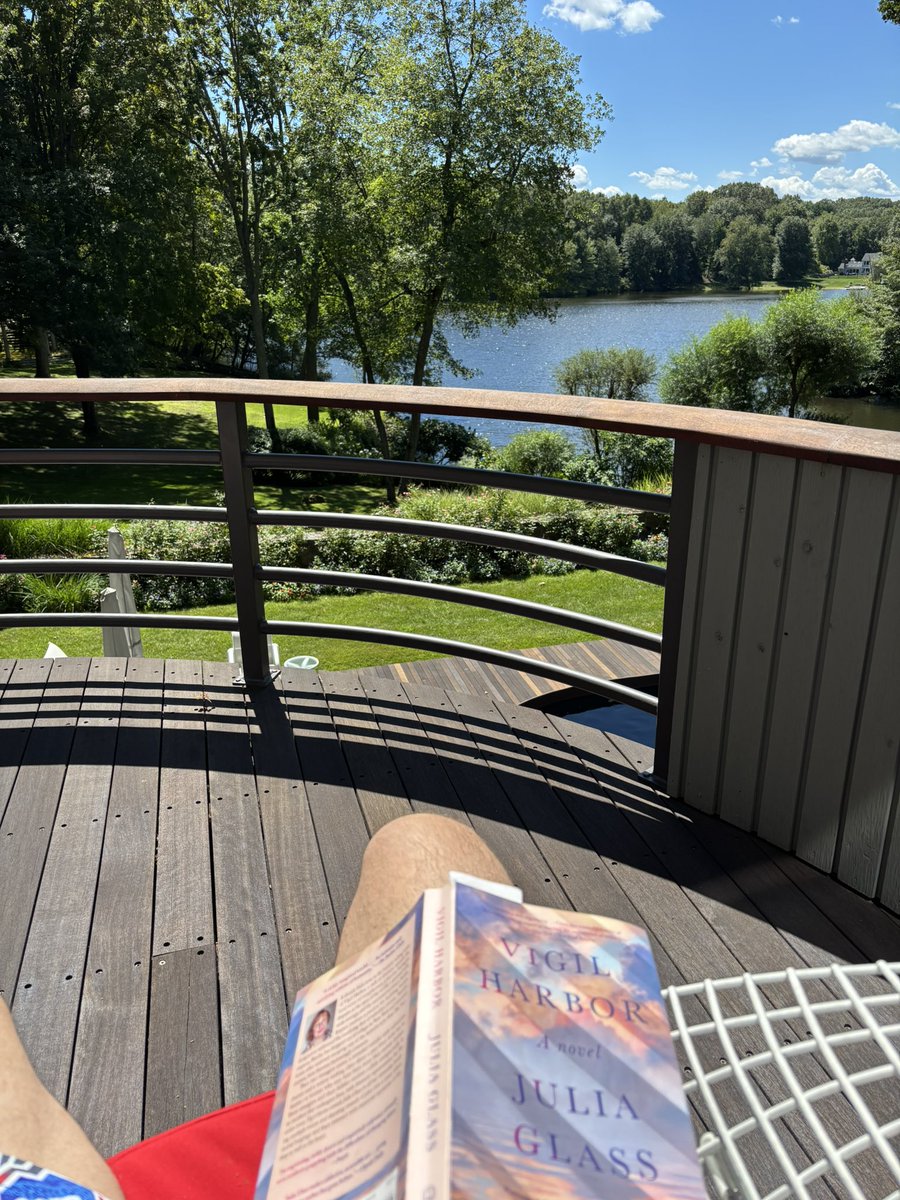 Joe_Amodio's tweet image. Got my Labor Day weekend in a weekend early!! Here I was last weekend staying w/ friends who are generous w/ their view! #relax #weekend #goodbook #juliaglass