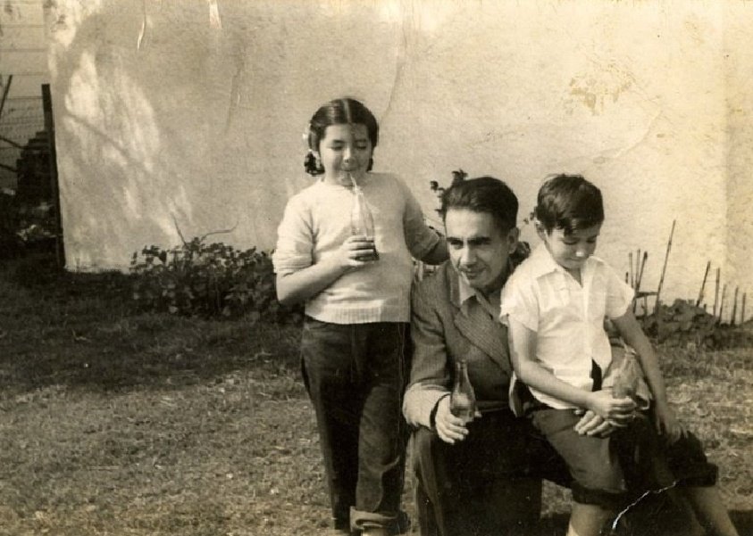 RARIDADE! 🚨 Uma foto de Clarissa, Érico e Luis Fernando Veríssimo, ainda criança, em Los Angeles, 1944! 🖤

Foto do acervo do autor