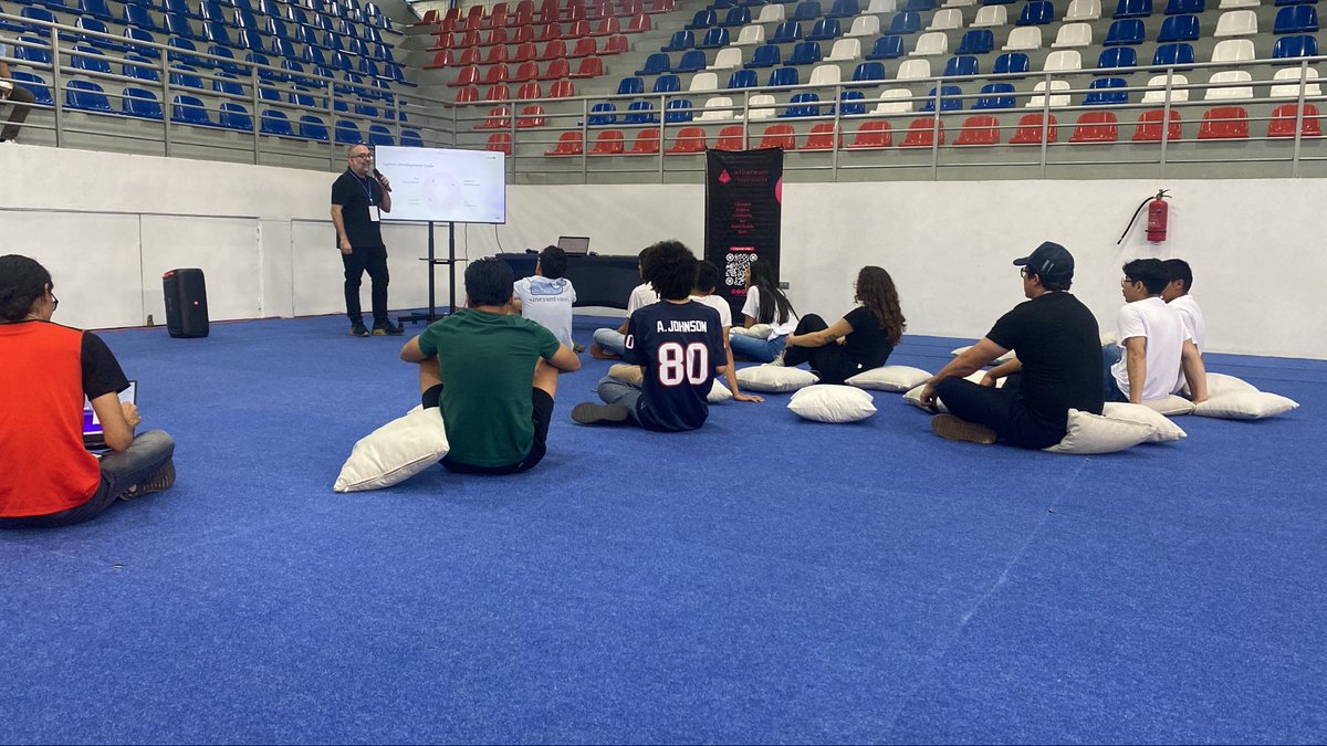 #ETHJaguar: Workshop 🤖✨

Building apps with AI con <a href="/ccarella/">Chris Carella</a>