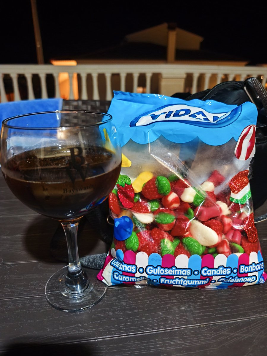 Aquí de chill con mi amigo <a href="/Vidal_Golosinas/">Vidal Golosinas</a>