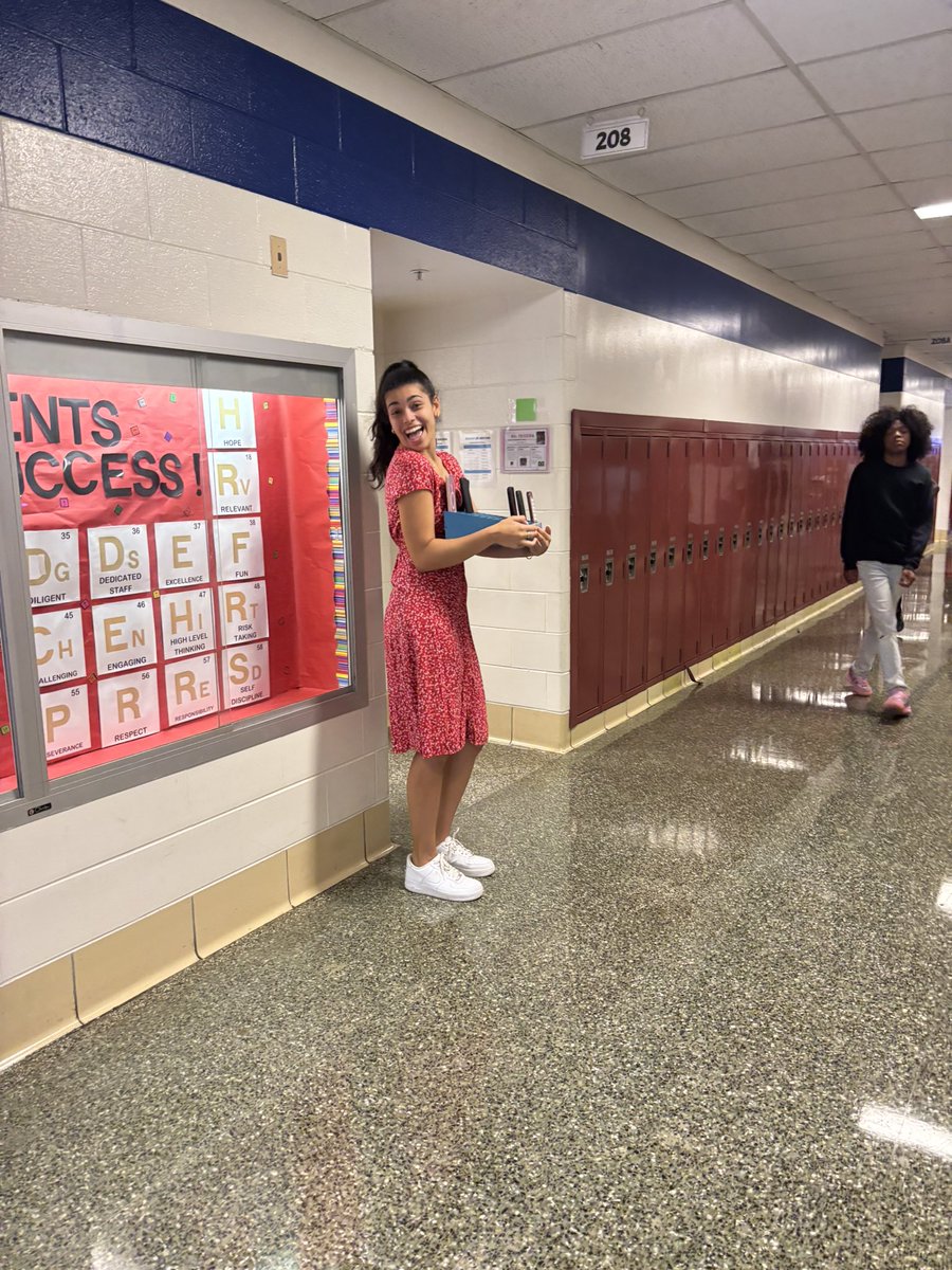APpearceJWMS's tweet image. We had a great 1st week of school, complete with happy kids, cell phone banks and a visit from Dr. Handy! #ROARing #JaguarsStrivein2025 🐆