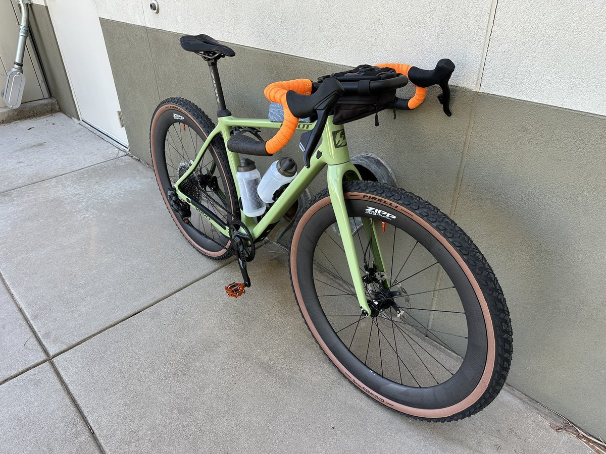 New bike day: Pivot Vault #gravel