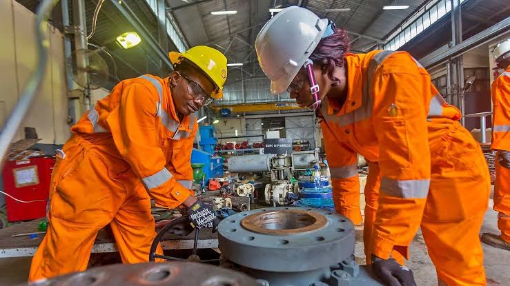 السلام عليكم ورحمة الله وبركاته
معك عبدالرحمن خان مكتب استقدام الهند 
عندنا موجود ممتاز عمال  
سائق خاص جديد قديم
🔮#عامل استراحة
🔮#عامل مزرع
🔮#عامل منزلي 
 سباك.حارس
معلم جبس  
خياط  حداد
🔮#عامل نظافة
🔮#عامل معماري 
🔮سائق شاحنةية
Wa.me/+919119634332