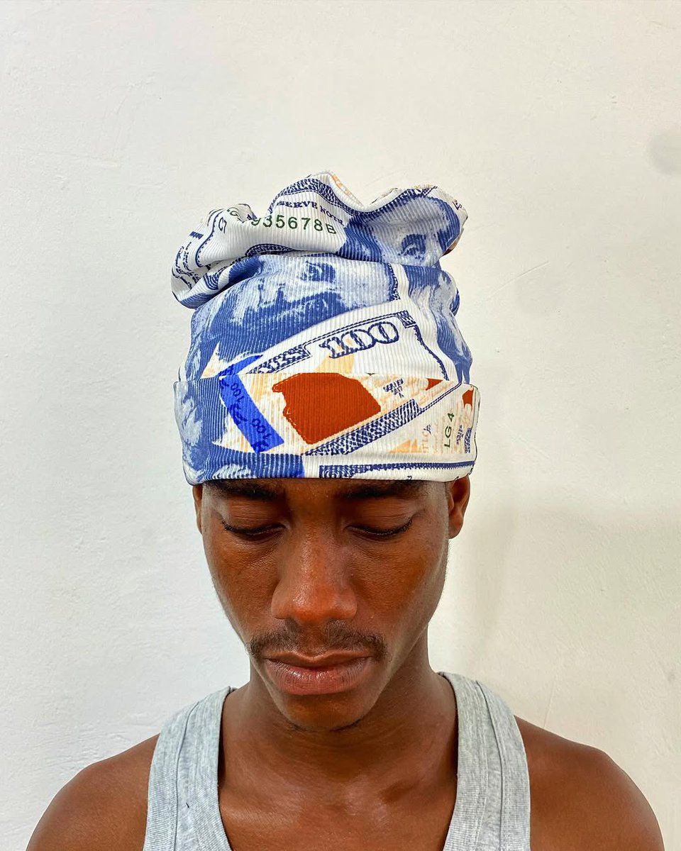 Clapes 
Workaholic
Keliiymorgan’s collection