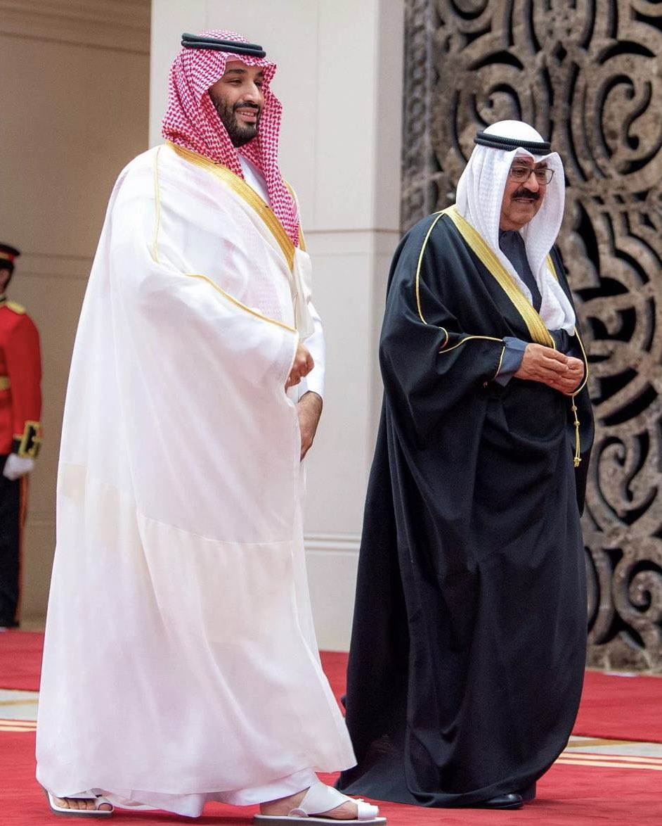 #محمد_بن_سلمان_40_عام 
أربعون عاماً من العزم والإلهام🔥 
كل عام و الملهم ب الف خير 🇸🇦🤍🇰🇼