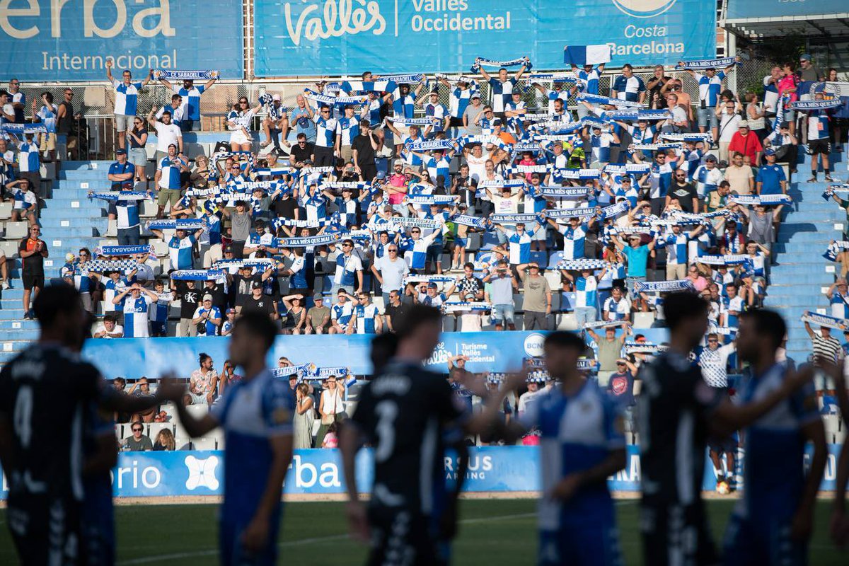 L'afició del CE Sabadell en el partit contra l'Eldense. 30/8/25