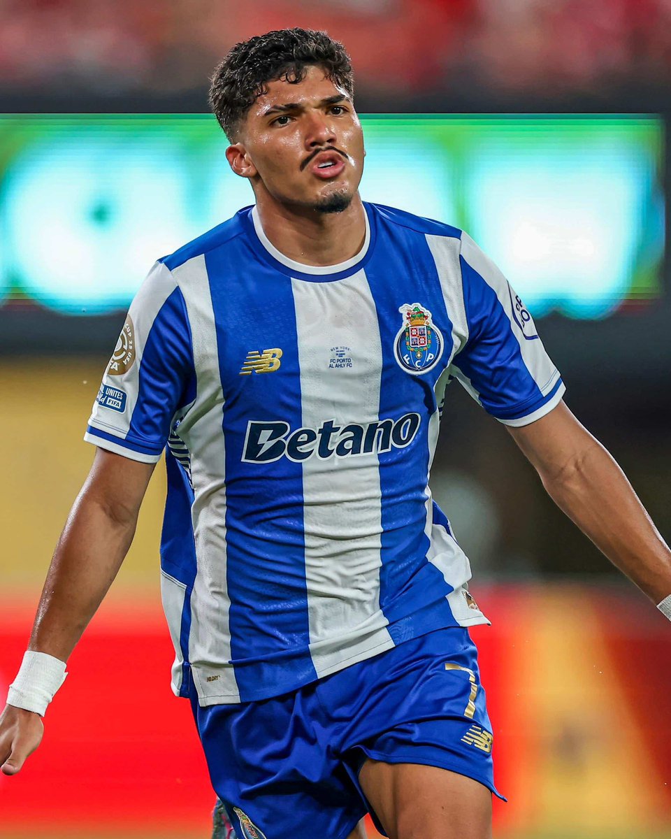 William Gomes: Quando ele voltar, a titularidade é dele (Pepê).

Que grupo meus amigos, que grupo!
Isto é o Futebol Clube Do Porto!!