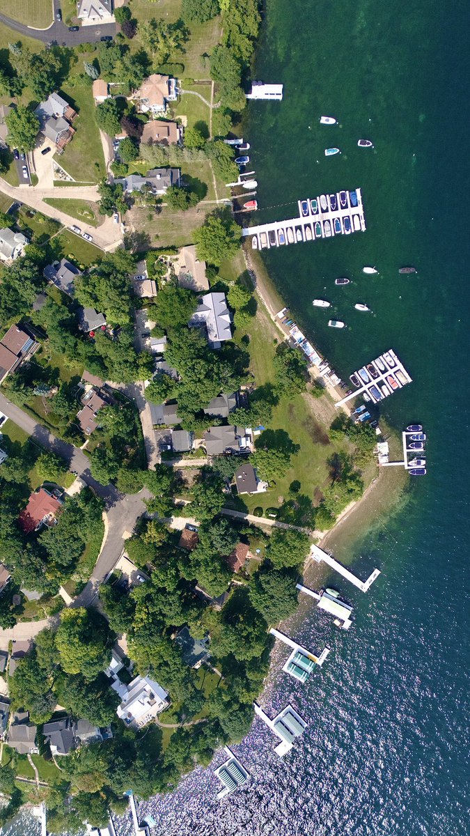 LisaBowmanPhoto's tweet photo. Flying high 1,000 feet above Cedar Point Park in Williams Bay, WI.
It’s where I spent every weekend of every summer growing up. #myhappyplace
@VisitLakeGeneva
#summer #wisconsin #lakelife #perspective #genevalake #drone https://t.co/GkOVGCcV4Y
