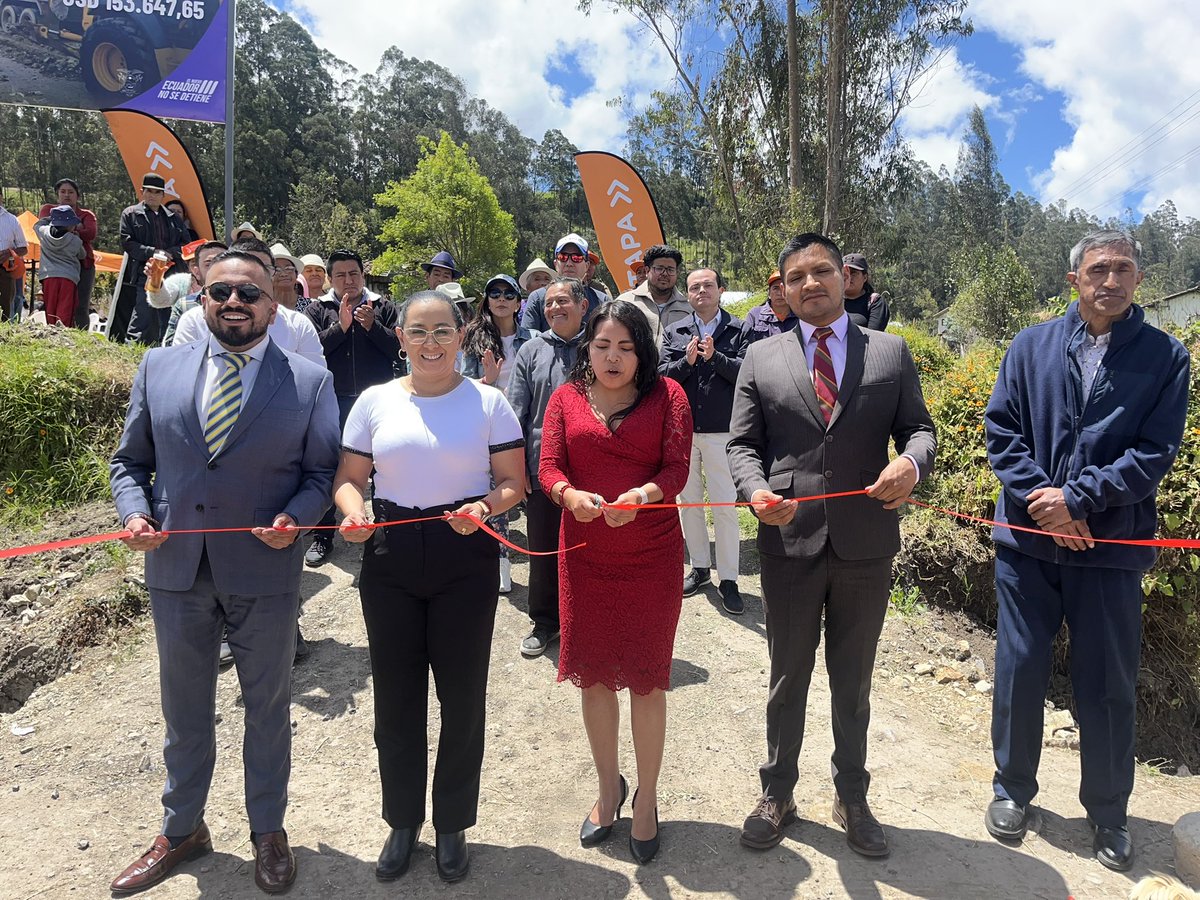 maveronicapolo's tweet photo. ¡Obras para la gente! 

✅ Inauguramos una obra de alcantarillado sanitario en Octavio Cordero Centro.

Una inversión para la salud, la dignidad y el futuro de sus 265 habitantes, en el marco de sus 171 años de parroquialización.

¡Qué viva Octavio Cordero y la ruralidad! 🎉 https://t.co/meJXcfSt3M