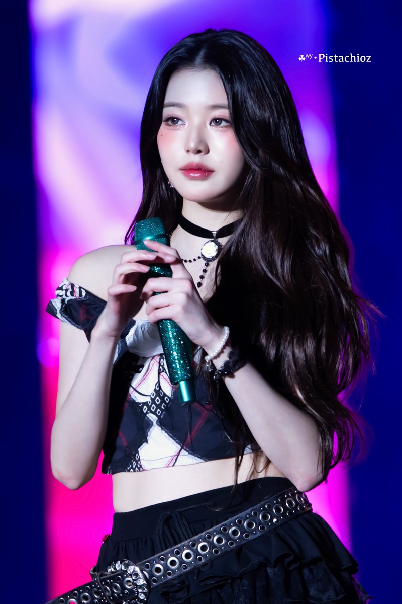 zwycoder's tweet image. Happy Wonyoung Day 🥰🫶🏻🐰

#HappyJANGWONYOUNGday
#오늘은_다_원영이꼬

#IVE #아이브 #원영 #장원영 #WONYOUNG #JANGWONYOUNG