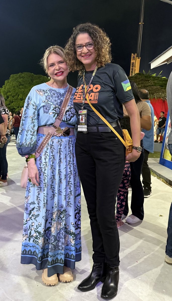Bom demais lhe encontrar na abertura da 54ª Expofeira do Amapá. Sou fã da Dra. <a href="/IvanaCei/">Ivana Cei</a> e aprendi muito com ela nos anos em que trabalhei no <a href="/MP_AP/">Ministério Público do Amapá</a>.
Uma mulher que nos inspira por sua postura firme e combativa. Parabéns pela atuação no <a href="/cnmp_oficial/">CNMP</a>. 🌻