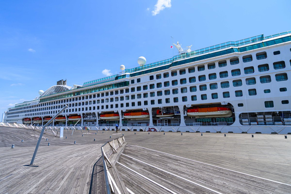 typeZ1513's tweet photo. 私の好きな横浜
豪華客船Pacific worldが
大桟橋大桟橋に接岸
#横浜 #大桟橋 #スナップ #Nikon #写真好きと繋がりたい #キリトリセカイ #みなとみらい #夏 #Pacificworld https://t.co/ifcsr6oqvU