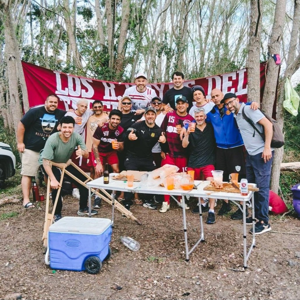 papi_reinareyes's tweet photo. ¡ᴀ ʀᴏᴅᴀʀ ᴇʟ ᴄʟᴀᴜꜱᴜʀᴀ!

Empezó el 2do torneo del año de la #LigaMPC y los muchachos, pese a haber terminado con dos jugadores menos, lograron traerse un punto del encuentro ante Life School.

Infaltable 3er tiempo para sumar en lo grupal y mantener a la banda unida 💪 https://t.co/P8XGtX5DOg