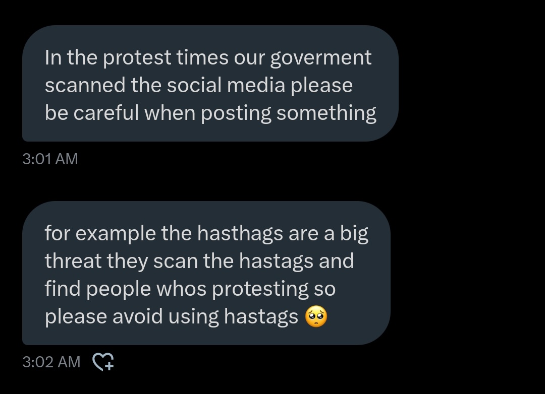 siomayjoget's tweet photo. ⚠️ GUYS INFO ⚠️

a friend of mine from turkiye said hindari pemakaian hashtag, karena dari situ "orang2 atas" bisa tau informasi kita dan berakhir kena doxxing. please beware sama postingan2 kalian yaa

WARGA JAGA WARGA https://t.co/esOgvAb6bd