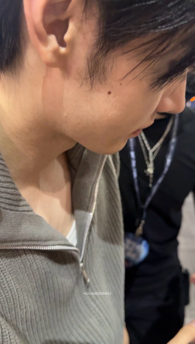 parfaitkaramel's tweet photo. These kinds of pics during send-off 🤧🤧🫠🫠
#sunghoon https://t.co/ItmYITuo7t