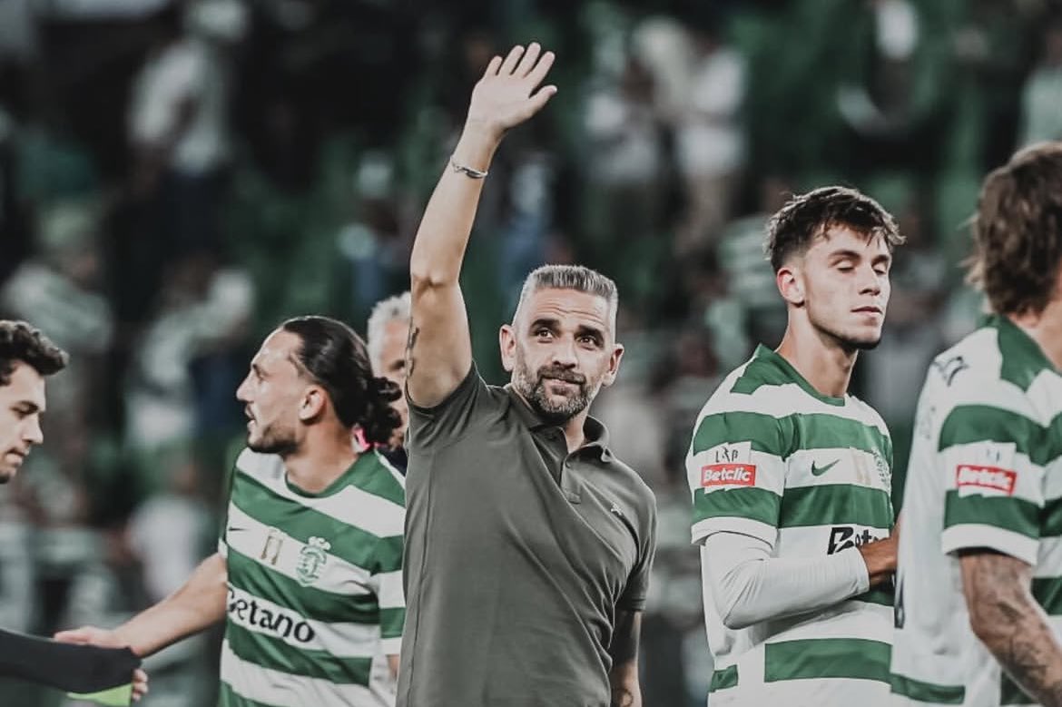 Como é que se falha 3 para 1?

Como é que não se assinala o penálti sobre o Geny?

Falta de eficácia e (muito) azar na arbitragem… foi assim que se perdeu um Clássico.

É o que é, às vezes não corre bem. 
Não é como começa, é como acaba!

Cabeça para cima, Bicampeões 💚