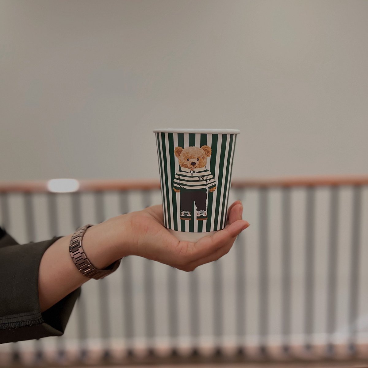 أبتعد عن كل شخص يستخف بأفكارك ، أبتعد عن كل إنسان يحآول يزرع السلبية في عقلك ، [ أنت القوة ] ✨🤍