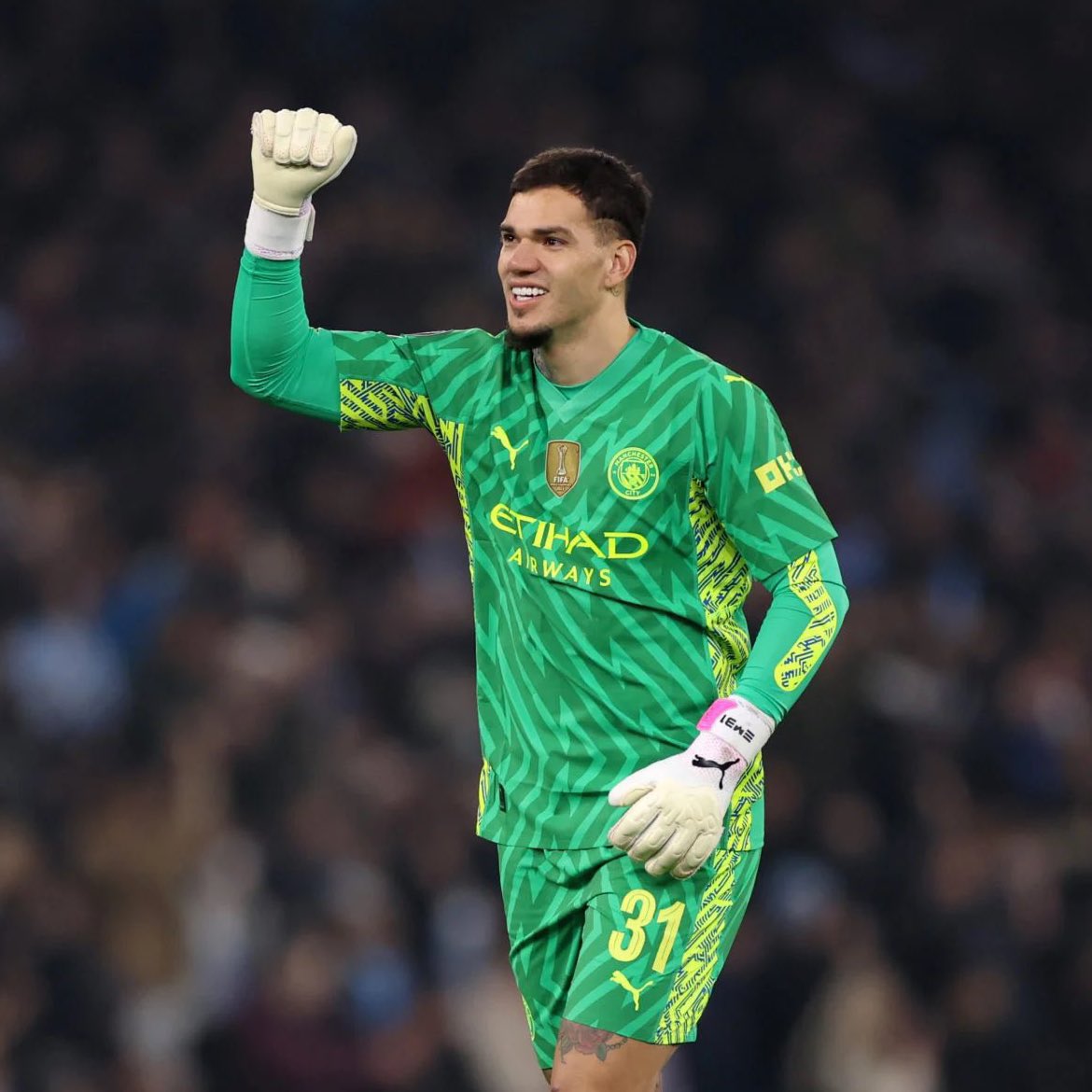 Ecstacy223's tweet photo. Fenerbahçe are working on a deal to sign Éderson from Manchester City! 🇧🇷💥
They jumped into the race after Galatasaray’s €10m bid was rejected and are now trying to get it done.
If Éderson leaves, Gianluigi Donnarumma will finally join Man City. #thefacethailand6 #whereist #lu https://t.co/d8HmrxsU0F
