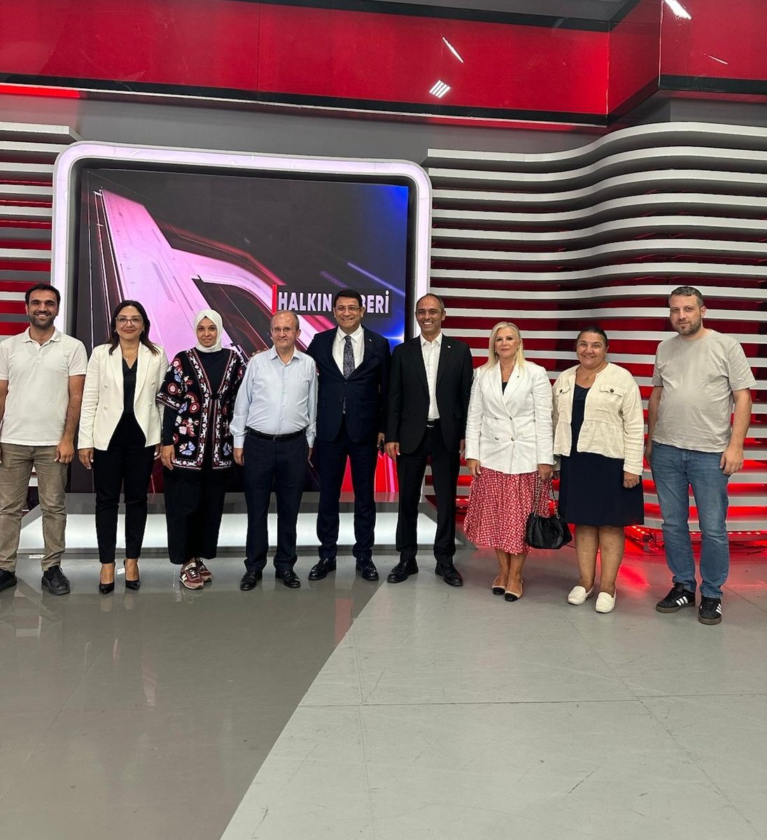 istanbuldadeva's tweet image. #30Ağustos Zafer Bayramı'nı ,
Deva Partisi Genel Başkan Yardımcısı Sn.İdris ŞAHİN'nin Halk TV 'de katılım sağlayacağı programa;
#İstanbul İl bşk.Sn.Ali Hakan AĞAOĞLU ile ev sahipliği yapan #Bayrampaşa İlçe .Mehmet SARIŞAHİN ve İl…