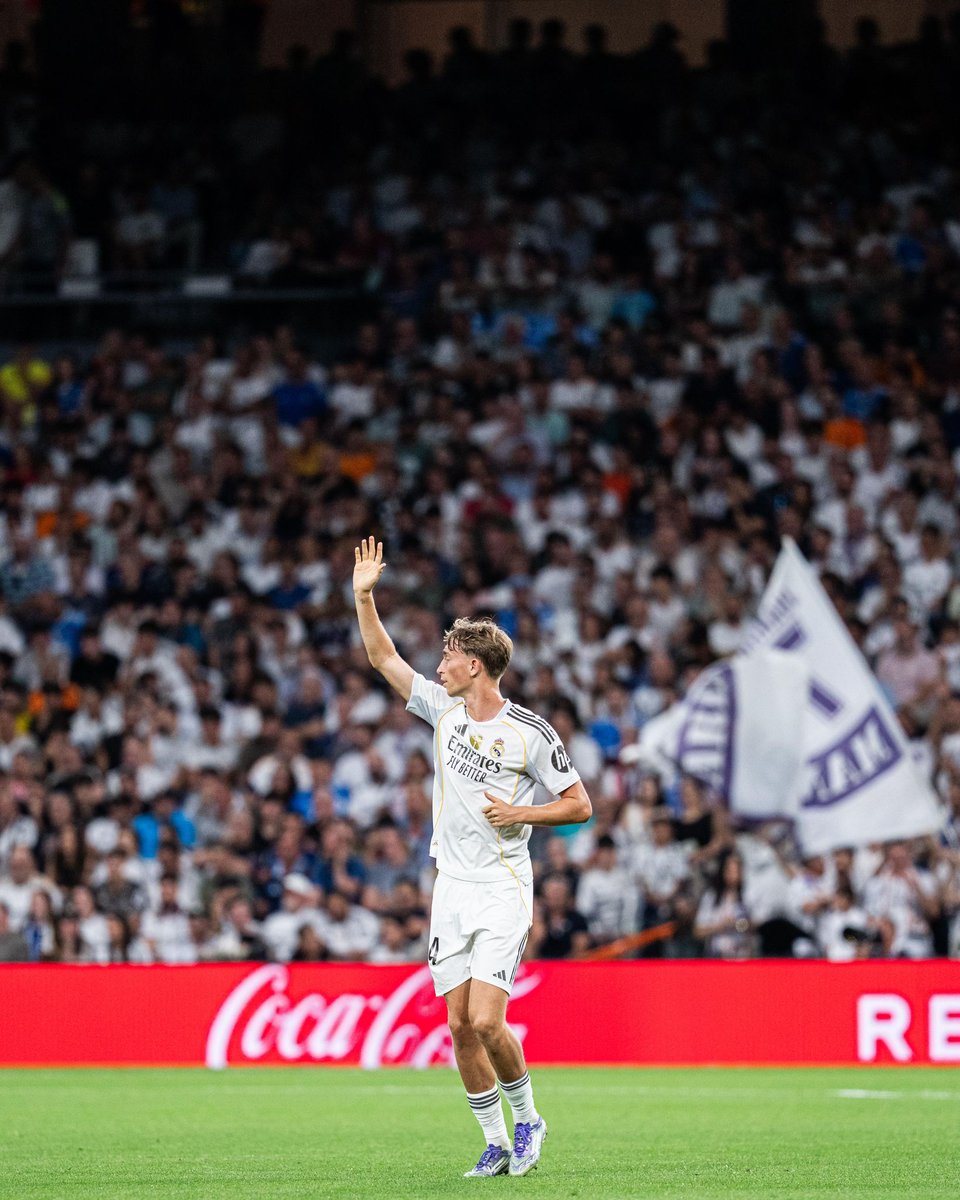 Dean Huijsen (@dhuijsen) on Twitter photo Otra victoria en el Bernabéu. Gran equipo, gran afición 🤍⚽ #HalaMadrid <a href="/realmadrid/">Real Madrid C.F.</a> Otra victoria en el Bernabéu. Gran equipo, gran afición 🤍⚽ #HalaMadrid <a href="/realmadrid/">Real Madrid C.F.</a>