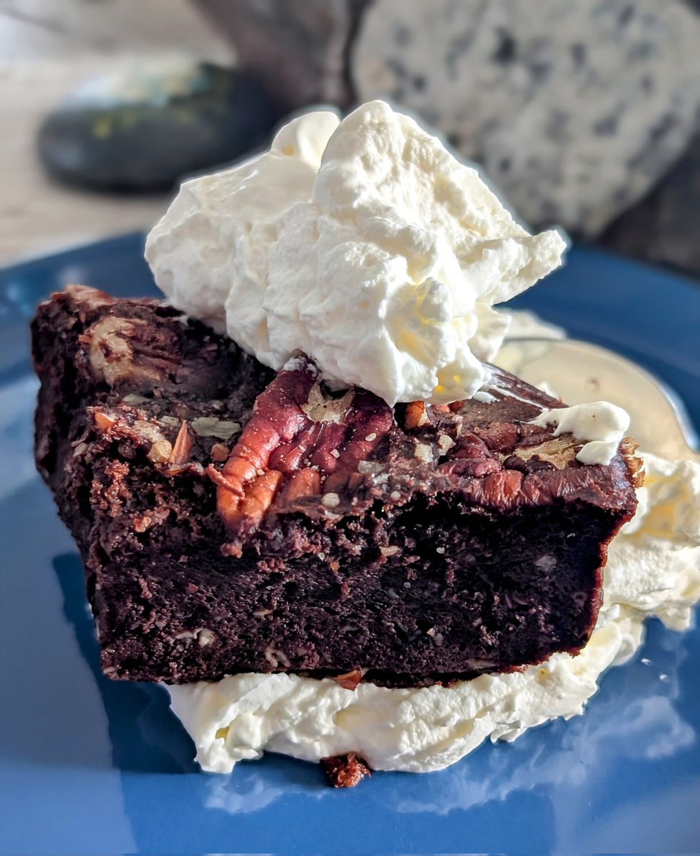 YogaMalas's tweet photo. No flour brownie and heavy cream whipped.
Recipe is @CaryKelly11 #carnicopia https://t.co/1X4FUFB8C7