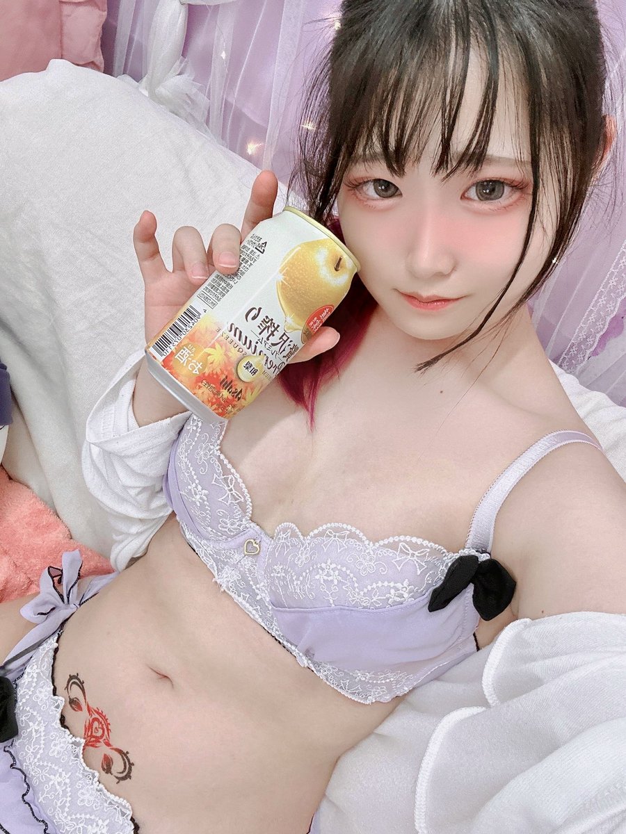 mio1067727's tweet photo. 朝まで飲んじゃってる……🤭

配信中だけどおはようくださいっ☀️🌱 https://t.co/MN18tXX2wb